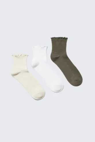 3-Pack Frill Edge Ankle Socks – Light Beige/White/Khaki Green
