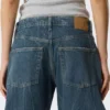 Abell Mid Rise Regular Barrel Jeans – Gnarly Blue – Medium Blue