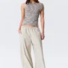 Annie Striped Sleeveless Boat-Neck Top – Grey & White Stripes
