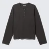 Boxy Long-Sleeved Henley T-Shirt – Dark Grey