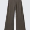 Crinkled Low-Rise Wide-Leg Trousers – Dark Brown
