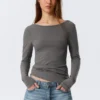 Deep Back Long-Sleeved Top – Grey