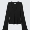 Fitted Flare-Sleeved V-Neck Top – Black