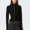 Fitted Long-Sleeved Mock-Neck Zip Top – Black