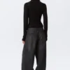 Fitted Long-Sleeved Mock-Neck Zip Top – Black