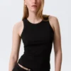 Fitted Rib Tank Top – Black
