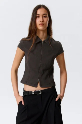 Fitted Short-Sleeved Zip Top – Dark Grey