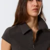 Fitted Short-Sleeved Zip Top – Dark Grey