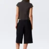 Fitted Short-Sleeved Zip Top – Dark Grey