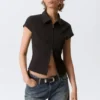 Fitted Short-Sleeved Zip Top – Striped Black