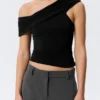 Fitted Sleeveless Off-Shoulder Top – Black
