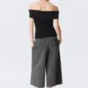 Fitted Sleeveless Off-Shoulder Top – Black