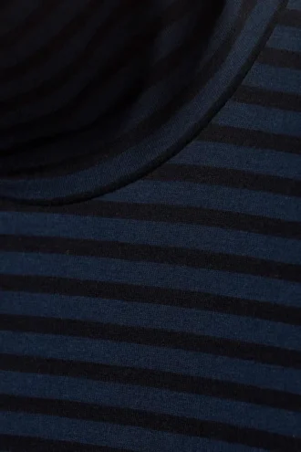 Fitted Striped Turtleneck Top – Striped Dark Blue
