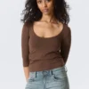 Fitted Three-Quarter Sleeve Top – Dark Brown