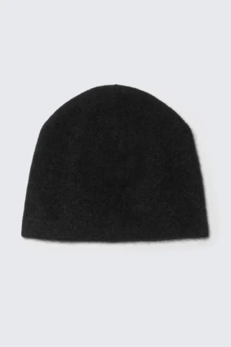 Fluffy Beanie – Black