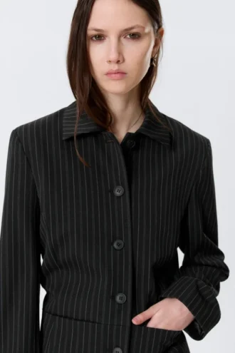 Lean Buttoned Jacket – Pinstriped Black