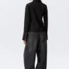 Long-Sleeved Fitted Zip Shirt – Black