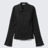Long-Sleeved Fitted Zip Shirt – Black