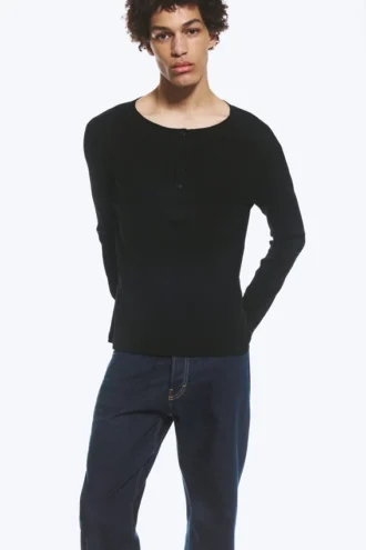 Long-Sleeved Henley T-Shirt – Black