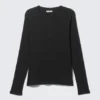 Long-Sleeved Henley T-Shirt – Black