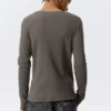 Long-Sleeved Henley T-Shirt – Dark Mole