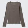 Long-Sleeved Henley T-Shirt – Dark Mole