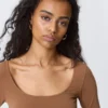 Long-Sleeved Slim Fit Scoop Neck Top – Brown