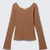 Long-Sleeved Slim Fit Scoop Neck Top – Brown