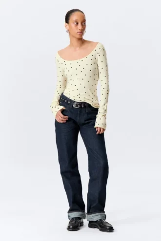 Long-Sleeved Slim Fit Scoop Neck Top – Light Yellow – Dots