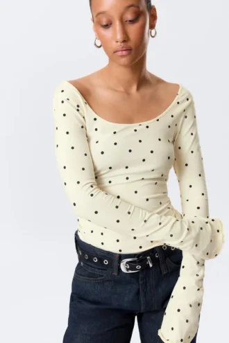 Long-Sleeved Slim Fit Scoop Neck Top – Light Yellow – Dots