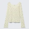 Long-Sleeved Slim Fit Scoop Neck Top – Light Yellow – Dots