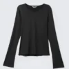 Long-Sleeved V-Neck Top – Black
