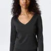 Long-Sleeved V-Neck Top – Washed Black
