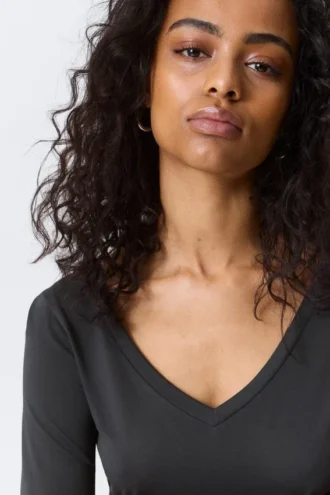 Long-Sleeved V-Neck Top – Washed Black