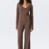 Long-Sleeved V-Neck Top – Washed Mole