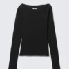 Long-Sleeved Wide Neck Top – Black