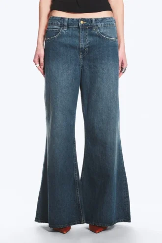Loosy Lucie Low Rise Regular Flared Jeans – Tide Blue – Medium Blue | Cheap Monday Gb