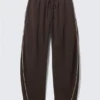 Low Rise Barrel Leg Sweatpants – Dark Brown