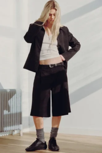 Low Rise Loose Pleated Suiting Shorts – Black