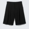 Low Rise Loose Pleated Suiting Shorts – Black