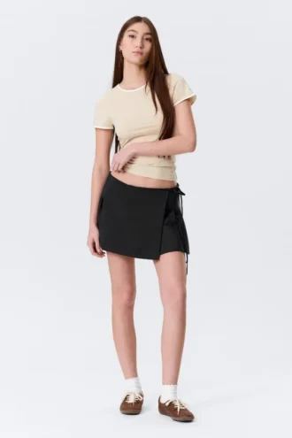 Low Rise Pleated Mini Wrap Skirt – Black