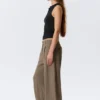 Low Rise Wide Leg Crinkled Trousers – Beige