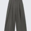 Low Rise Wide Leg Pleated Suiting Trousers – Dark Grey Melange