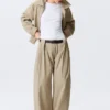 Low Rise Wide Leg Pleated Trousers – Beige