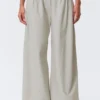 Low Rise Wide Leg Pleated Trousers – Light Mole