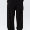 Low-Waisted Loose Fit Suit Trousers – Black