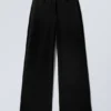 Low-Waisted Loose Fit Suit Trousers – Black