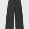 Low-Waisted Loose Fit Suit Trousers – Dark Grey Melange