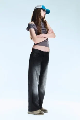 Messy Low Rise Regular Straight Jeans – Undone Black – Black | Cheap Monday Gb