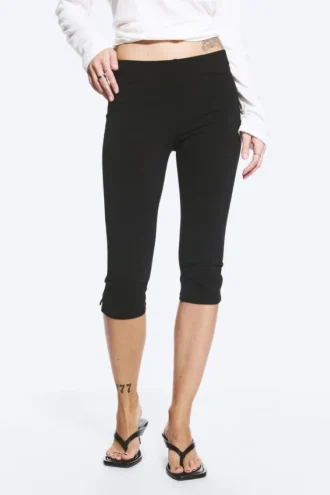 Mid-Rise Capri Trousers – Black